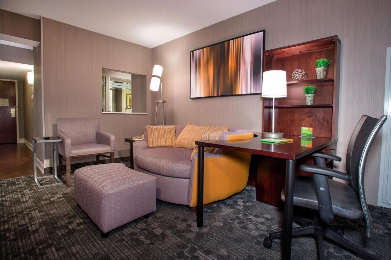 Courtyard By Marriott Tysons Mclean Hotel Tysons Corner Bagian luar foto