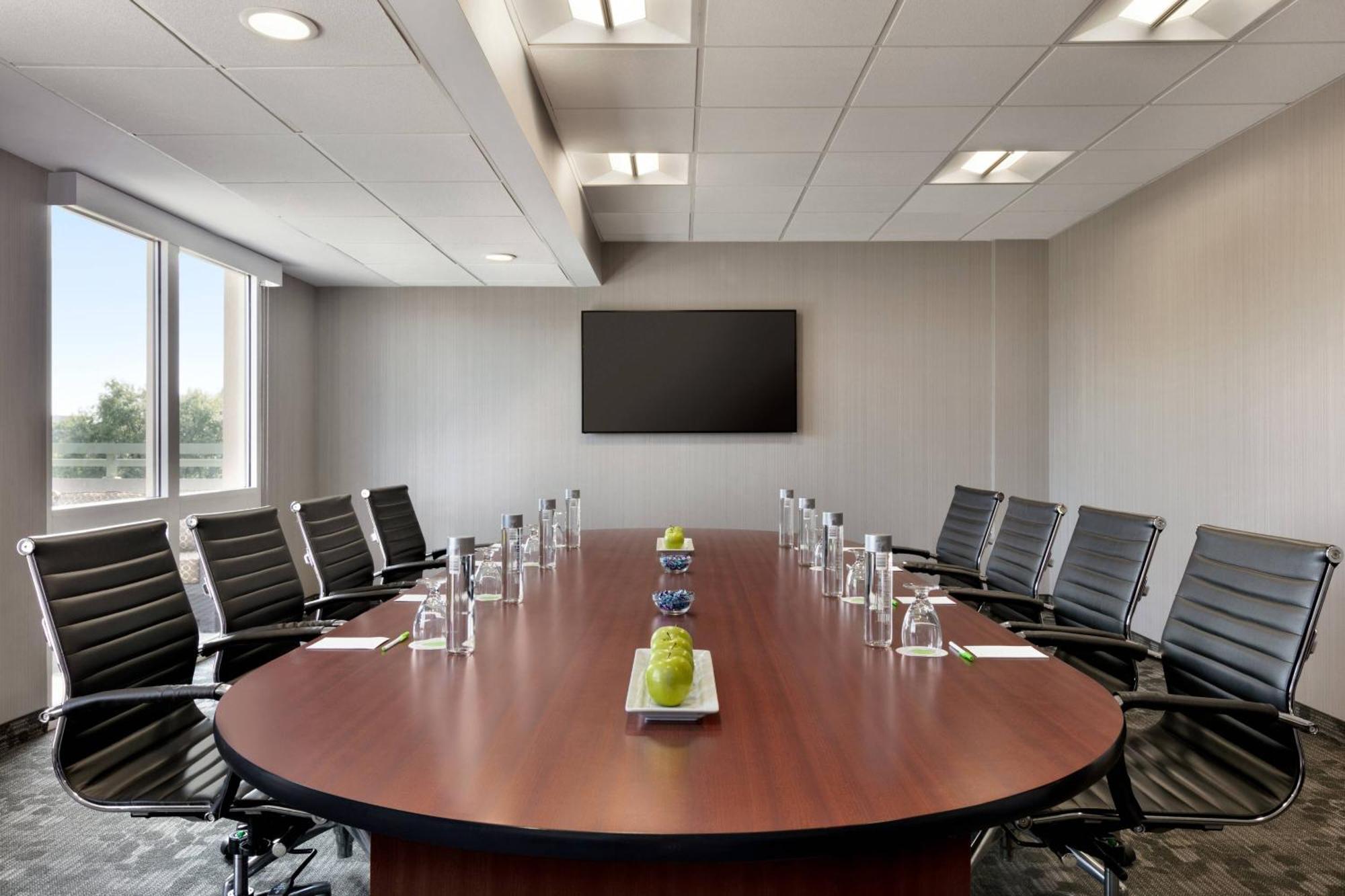 Courtyard By Marriott Tysons Mclean Hotel Tysons Corner Bagian luar foto
