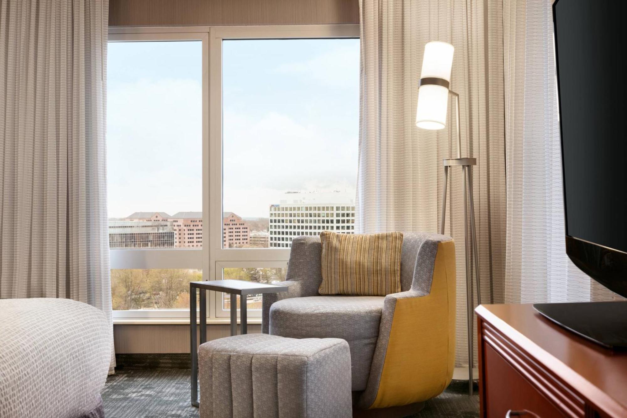 Courtyard By Marriott Tysons Mclean Hotel Tysons Corner Bagian luar foto