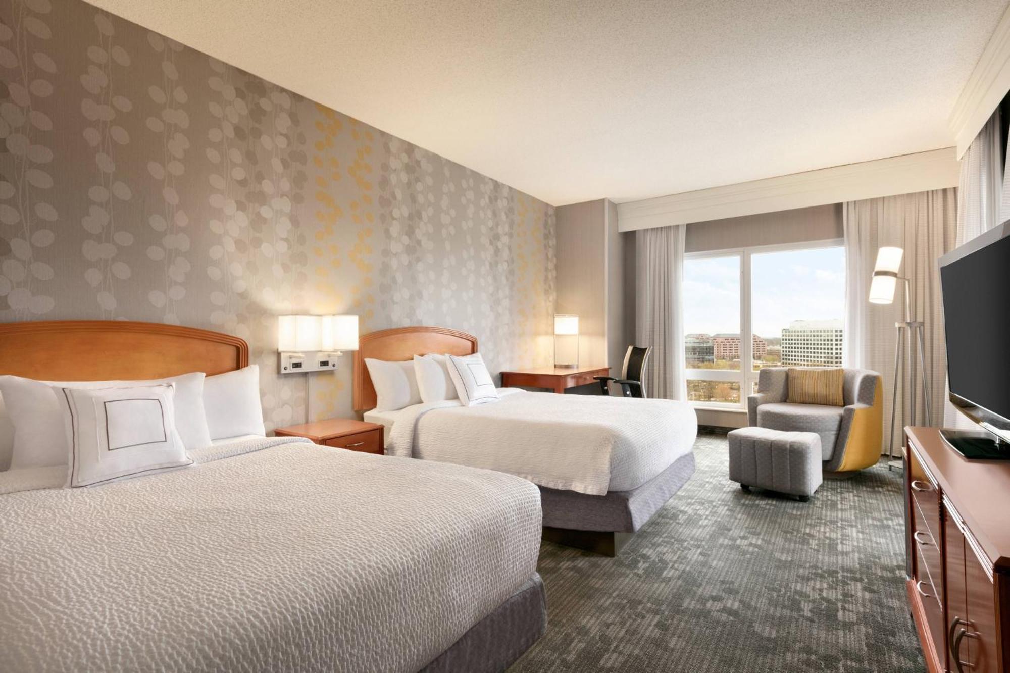 Courtyard By Marriott Tysons Mclean Hotel Tysons Corner Bagian luar foto