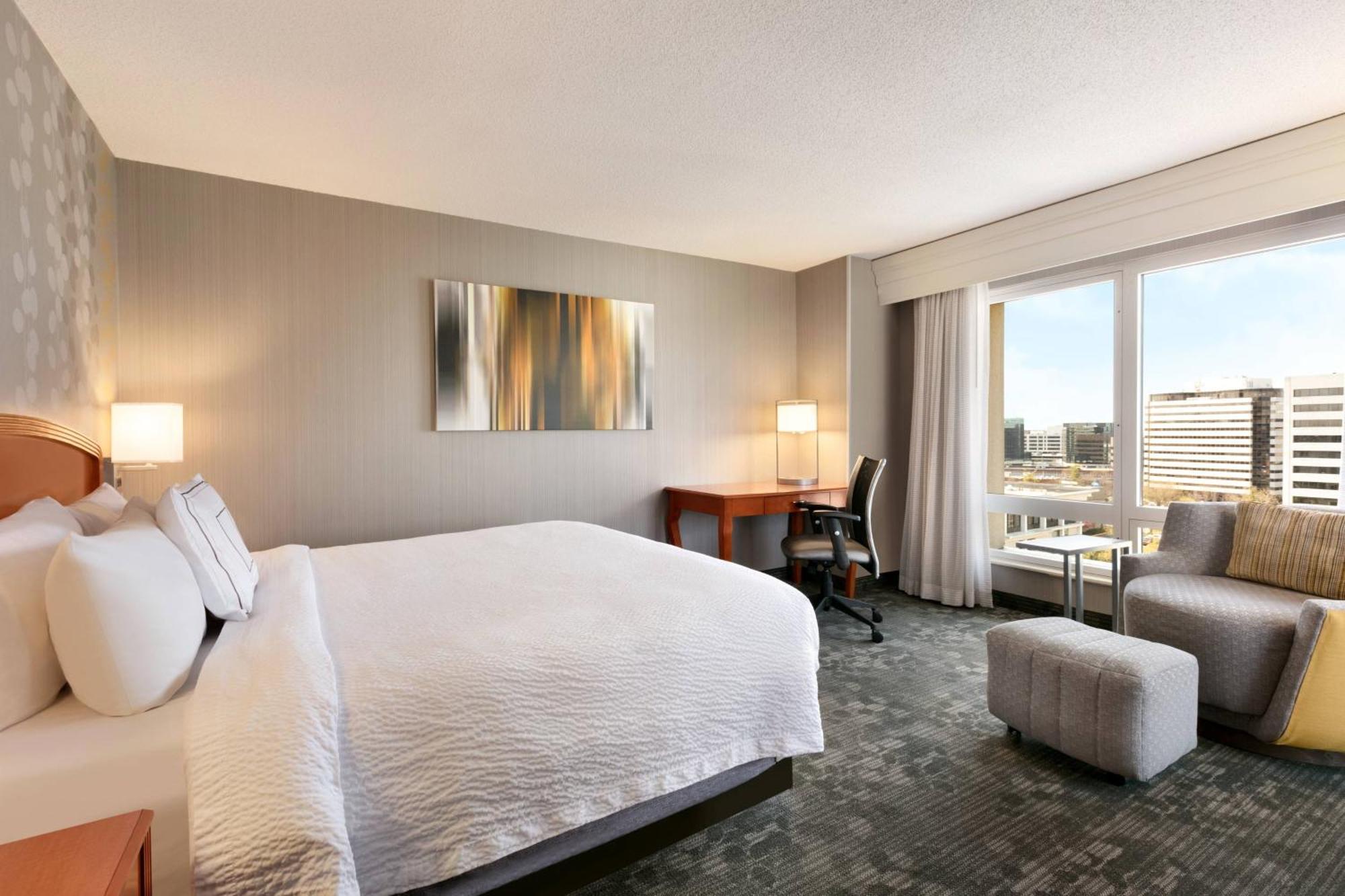 Courtyard By Marriott Tysons Mclean Hotel Tysons Corner Bagian luar foto