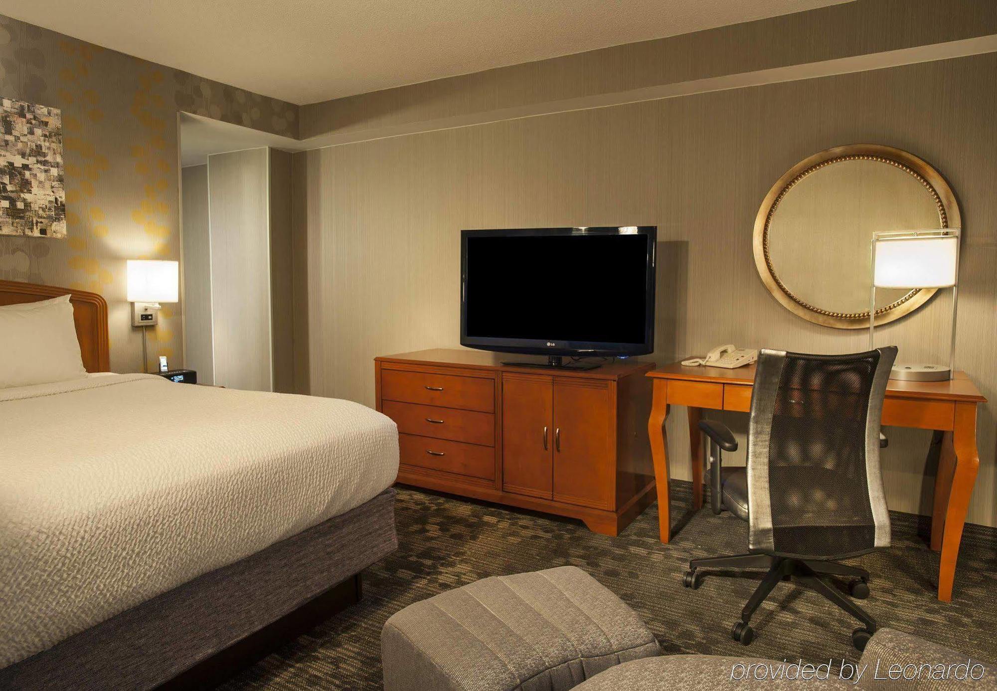 Courtyard By Marriott Tysons Mclean Hotel Tysons Corner Bagian luar foto