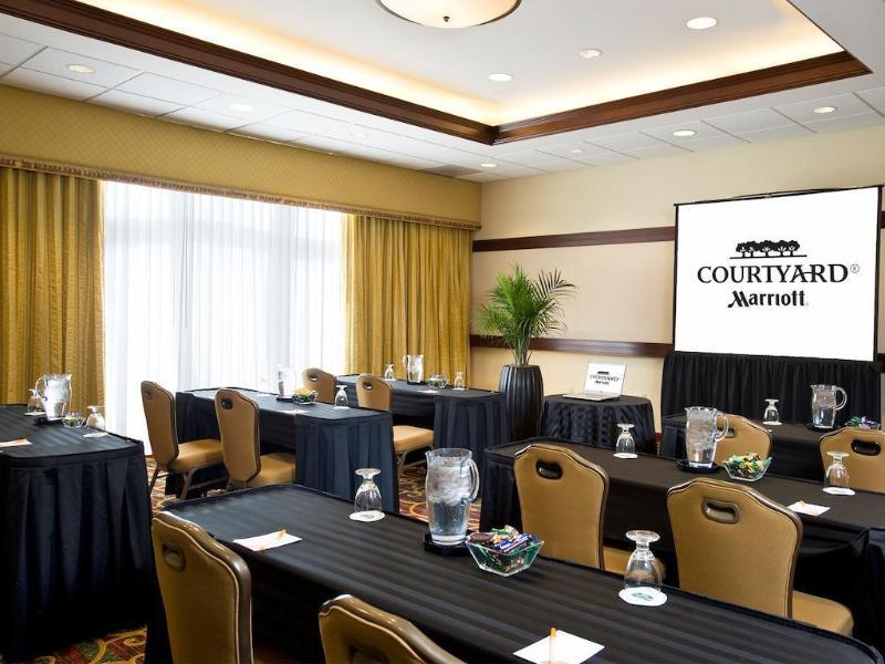 Courtyard By Marriott Tysons Mclean Hotel Tysons Corner Bagian luar foto