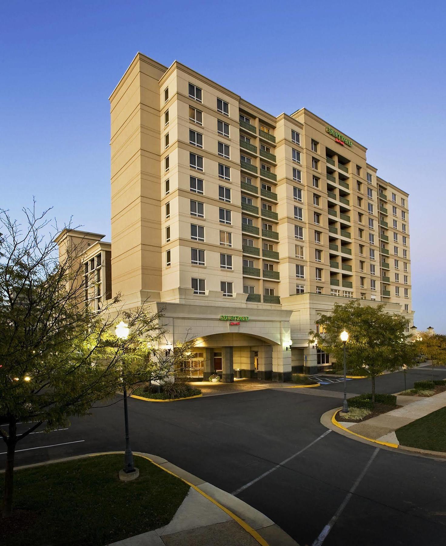 Courtyard By Marriott Tysons Mclean Hotel Tysons Corner Bagian luar foto